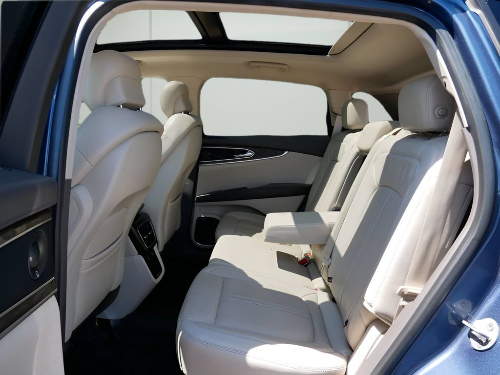 Used 2018 Lincoln MKX Reserve w/ Driver Assistance Package FWD image 11