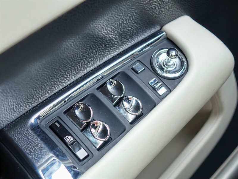 Used 2016 Rolls-Royce Wraith RWD image 27