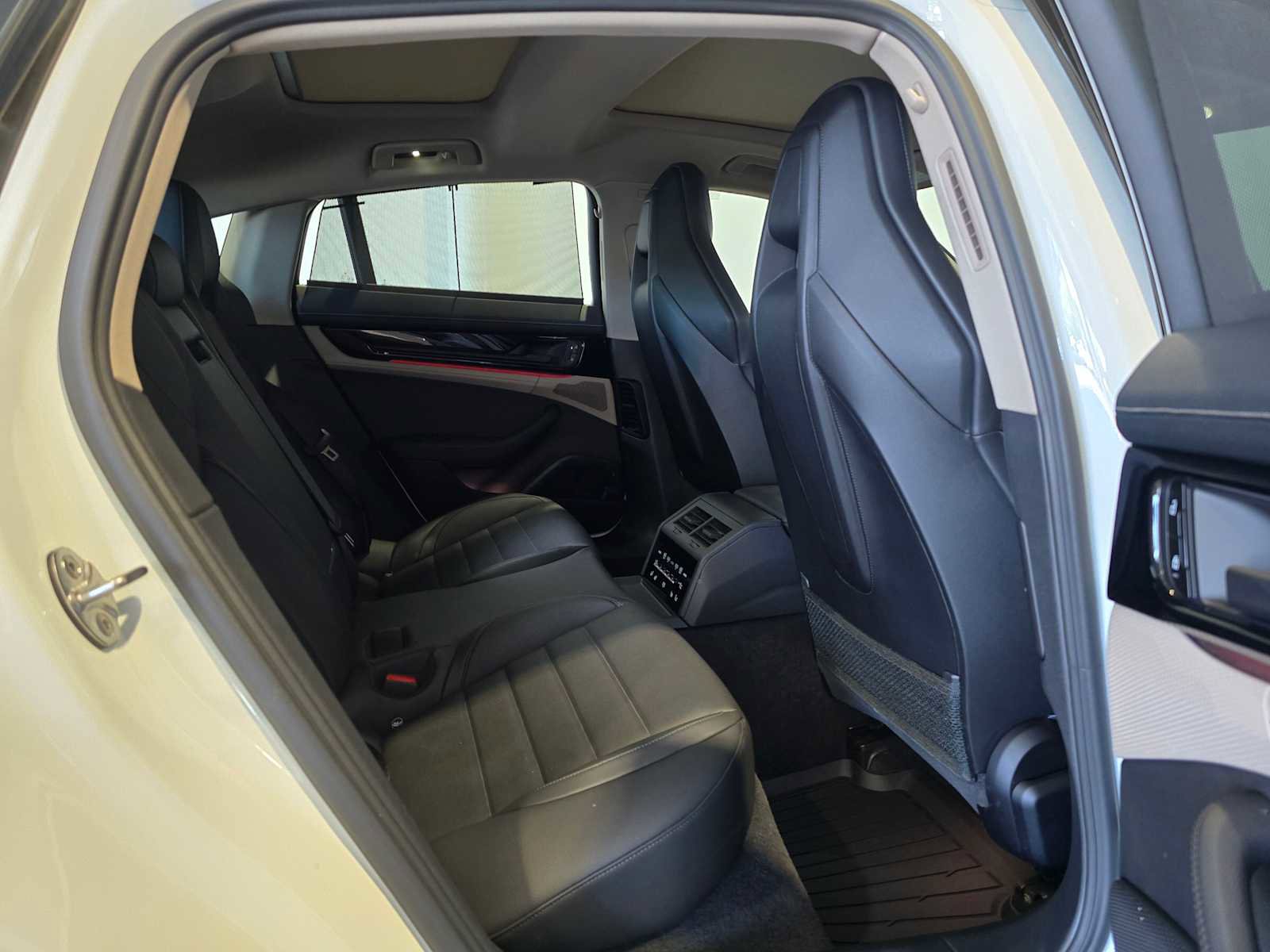 Used 2024 Porsche Panamera 4 image 15