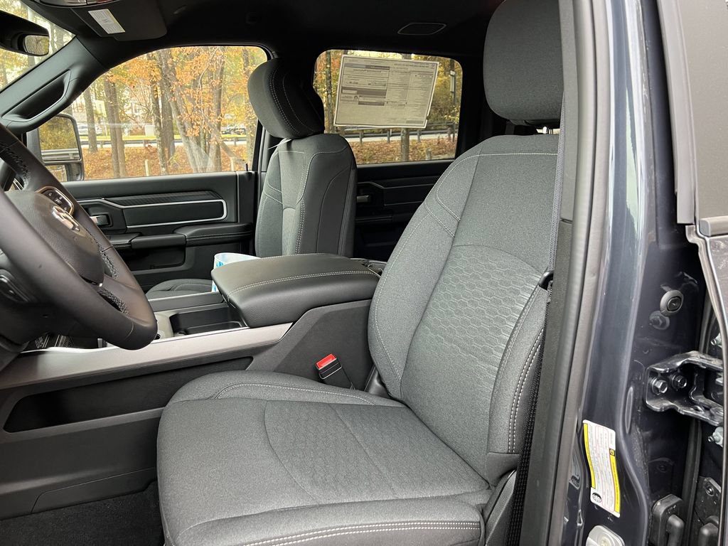New 2026 RAM 3500 Big Horn AWD/4WD image 15