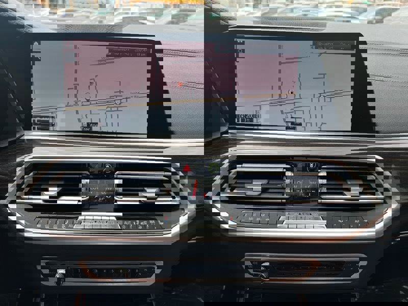 Used 2021 BMW X5 xDrive40i w/ M Sport Package AWD/4WD image 16