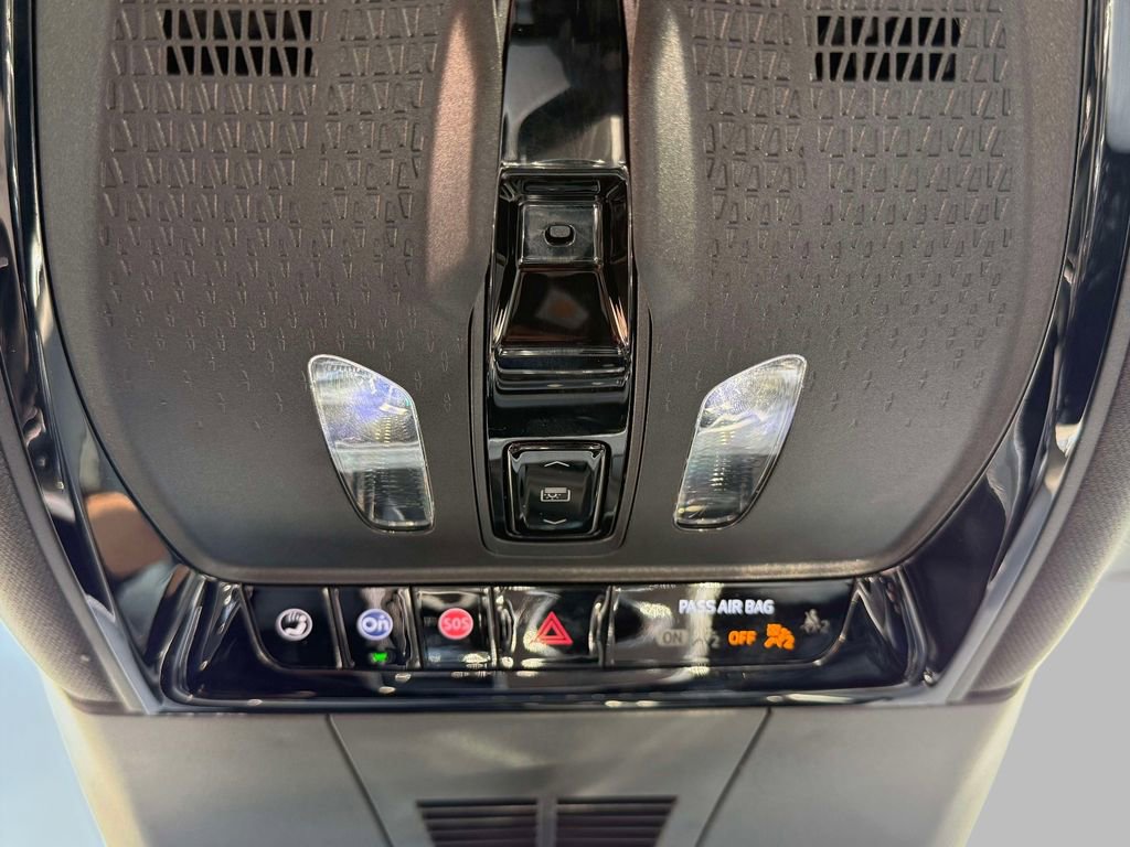 Used 2023 Cadillac Lyriq 2WD image 27