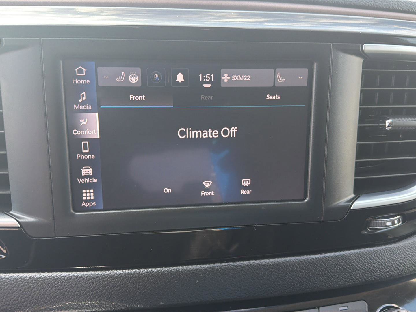 Used 2023 Chrysler Voyager LX image 16