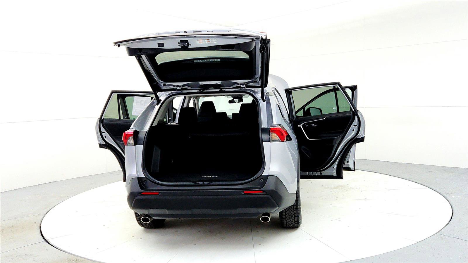 Used 2024 Toyota RAV4 XLE w/ Convenience Package image 11