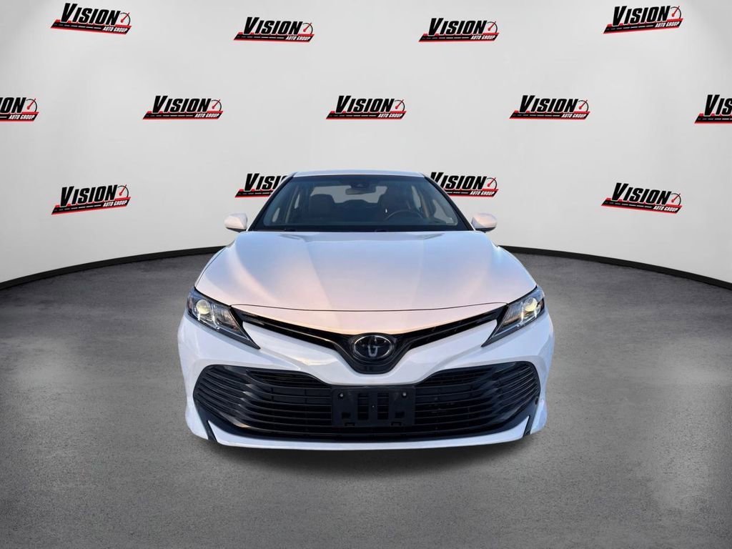 Used 2018 Toyota Camry LE image 2
