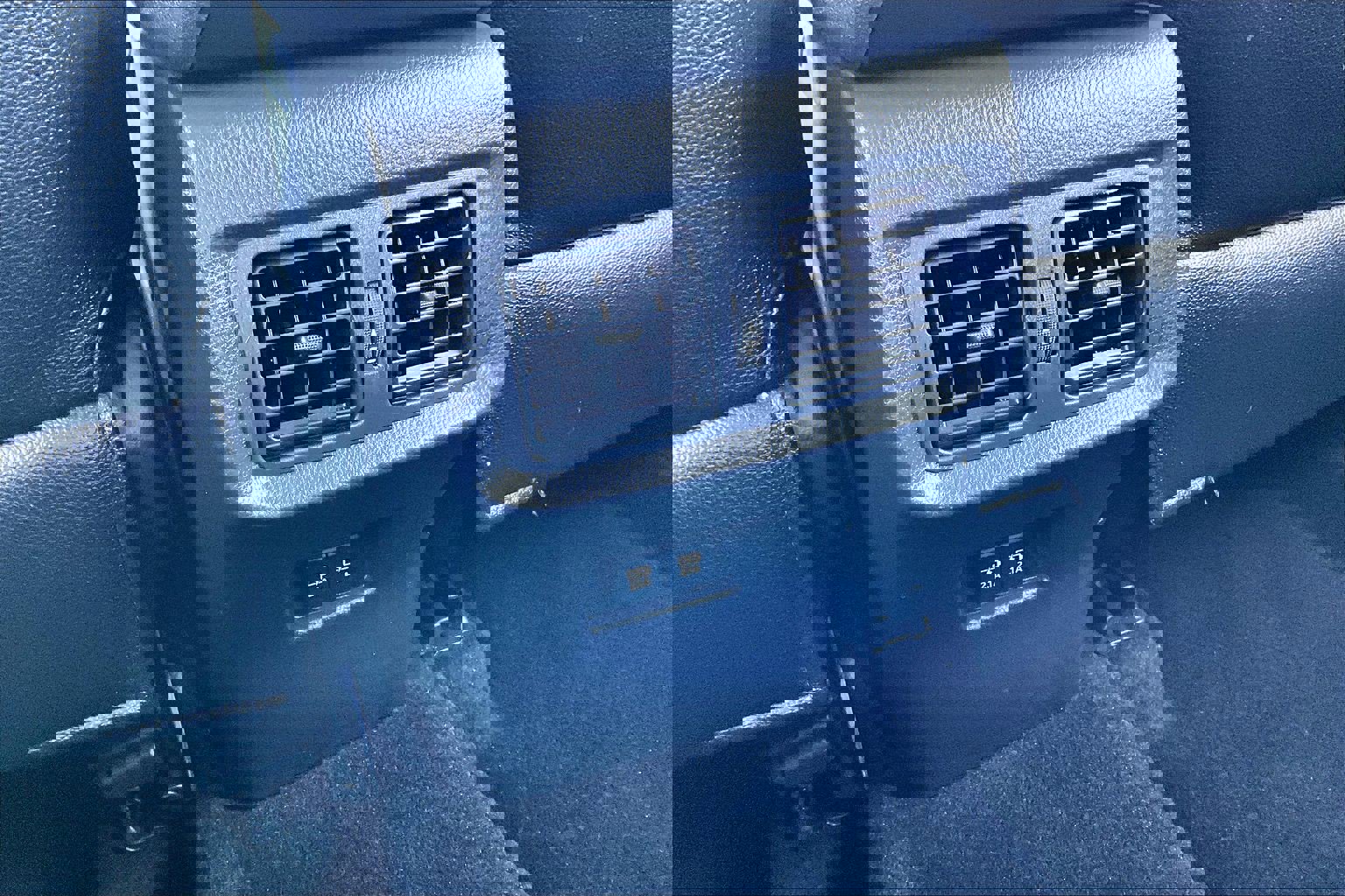 Used 2021 Toyota Venza LE image 32