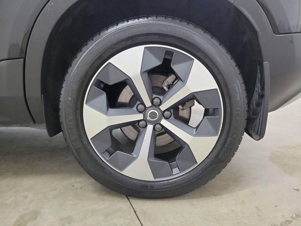 Certified 2023 Volvo XC40 B4 Plus w/ Driver Assist Package image 12