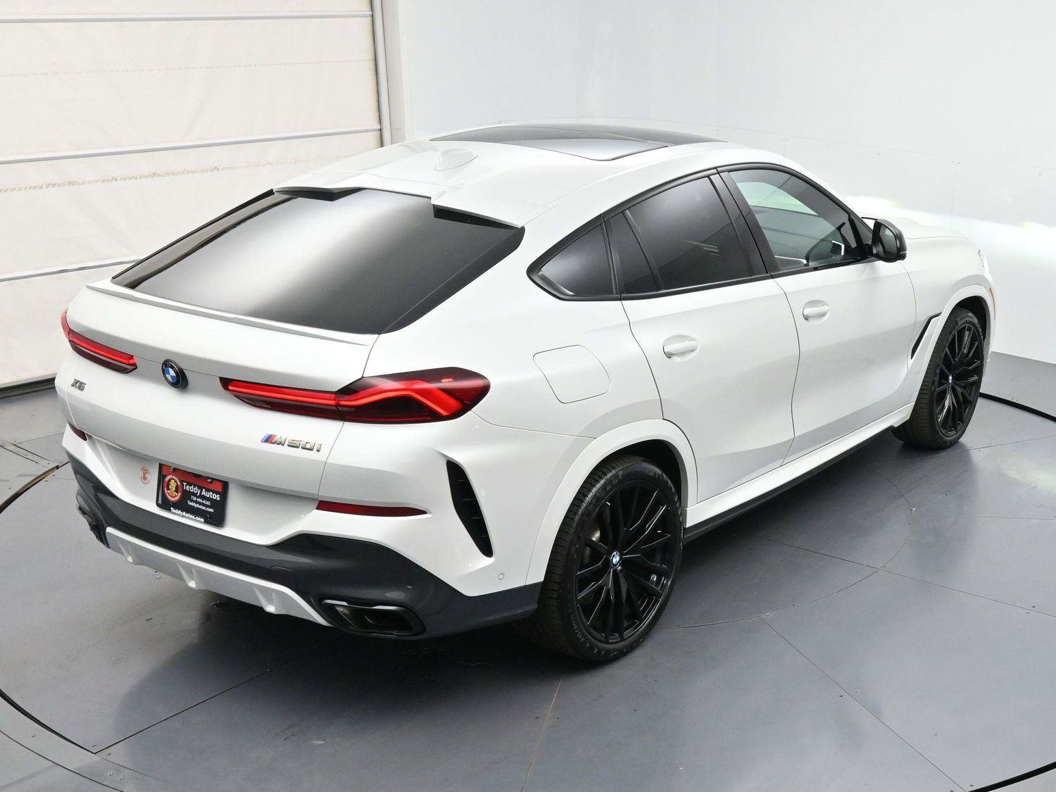 Used 2022 BMW X6 M50i w/ Executive Package AWD/4WD image 36