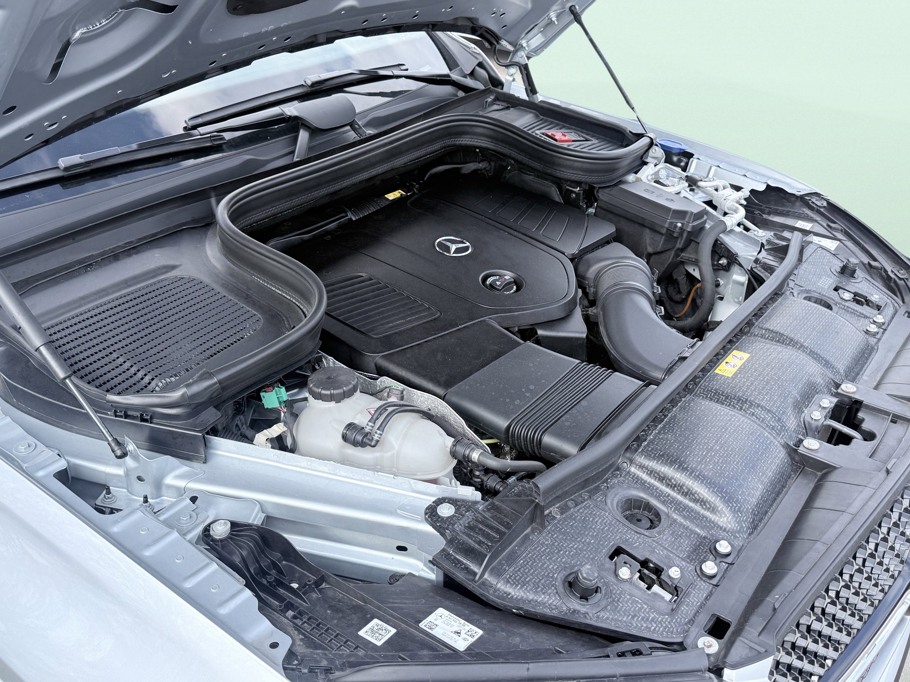 Used 2025 Mercedes-Benz GLE 450e 4MATIC w/ AMG Line Exterior image 70