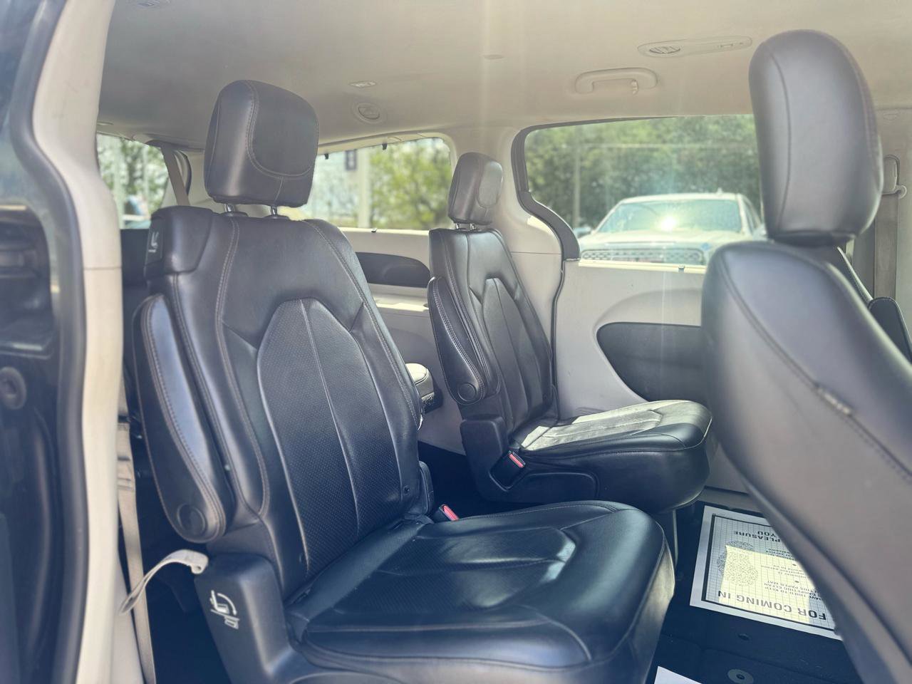 Used 2019 Chrysler Pacifica Touring-L image 48