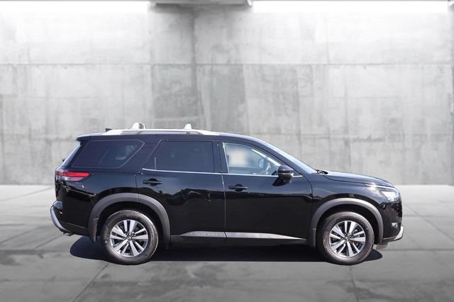 Certified 2025 Nissan Pathfinder SL w/ Black Appearance Package AWD/4WD image 5