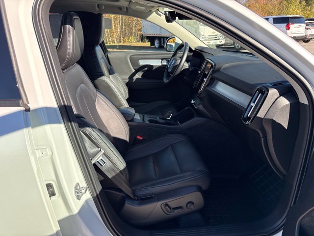Used 2021 Volvo XC40 T5 Momentum w/ Premium Package AWD/4WD image 37
