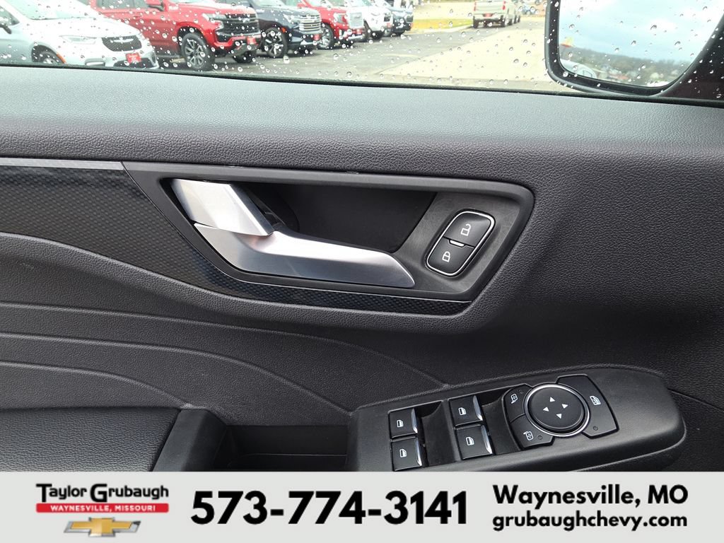 Used 2025 Ford Escape ST-Line Select AWD/4WD image 13