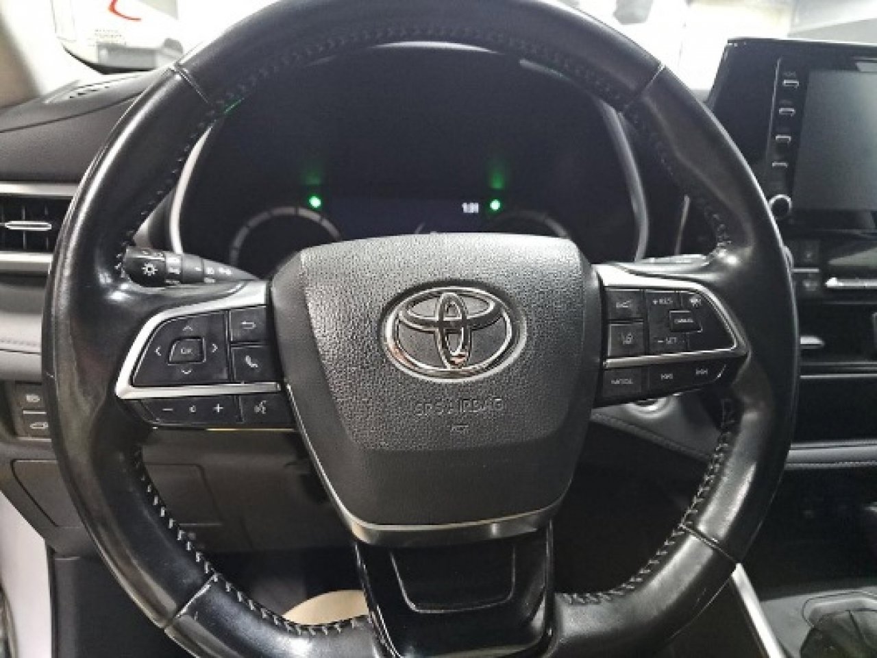 Used 2021 Toyota Highlander XLE image 14