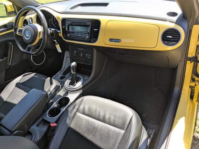 Used 2015 Volkswagen Beetle 1.8T FWD image 30