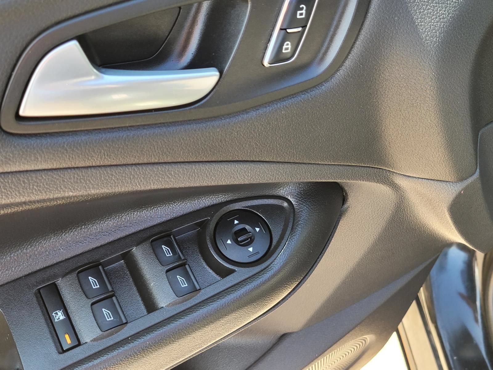 Used 2015 Ford Escape SE FWD image 21
