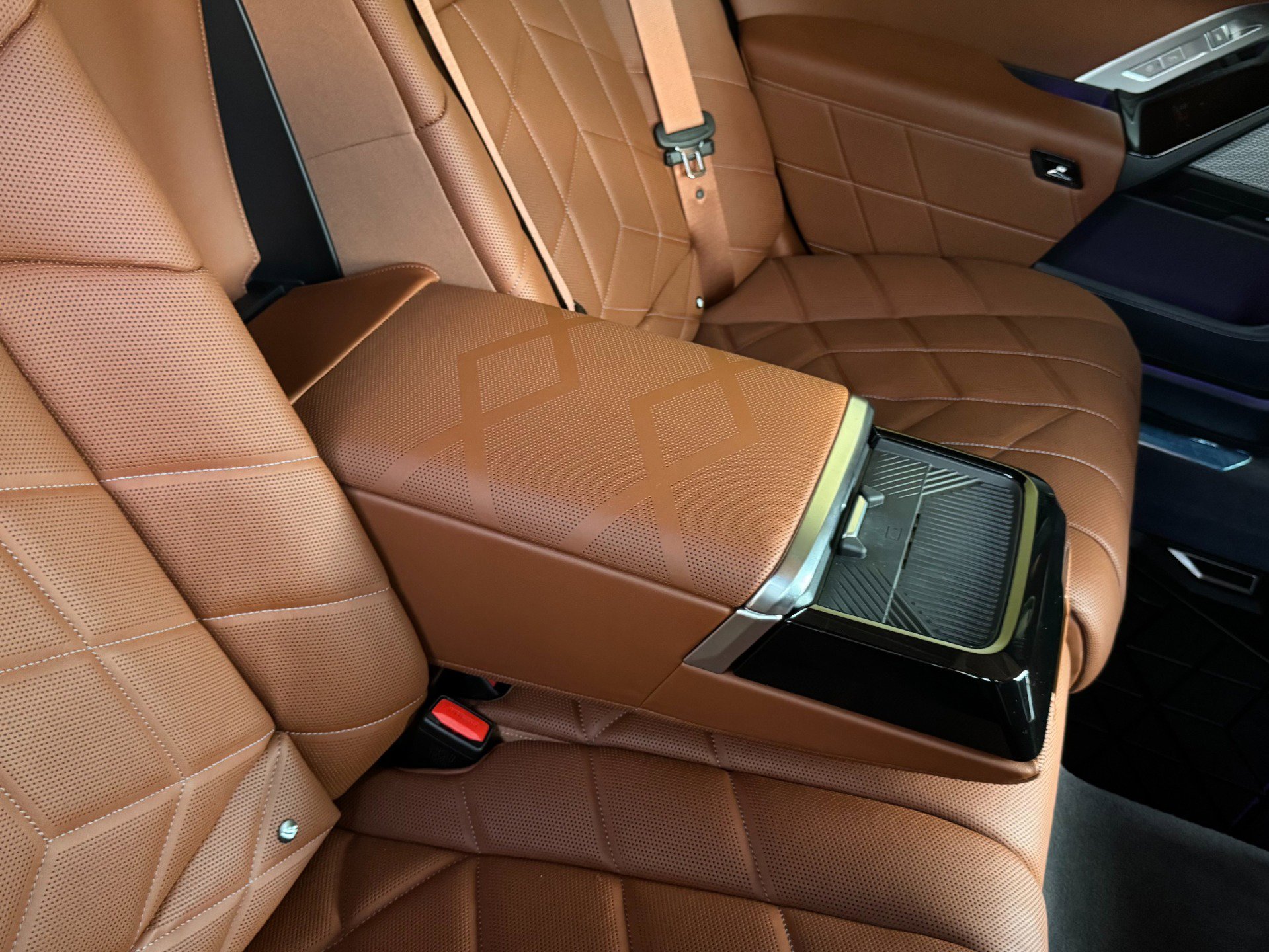 Used 2025 BMW i7 eDrive50 w/ Executive Package image 39