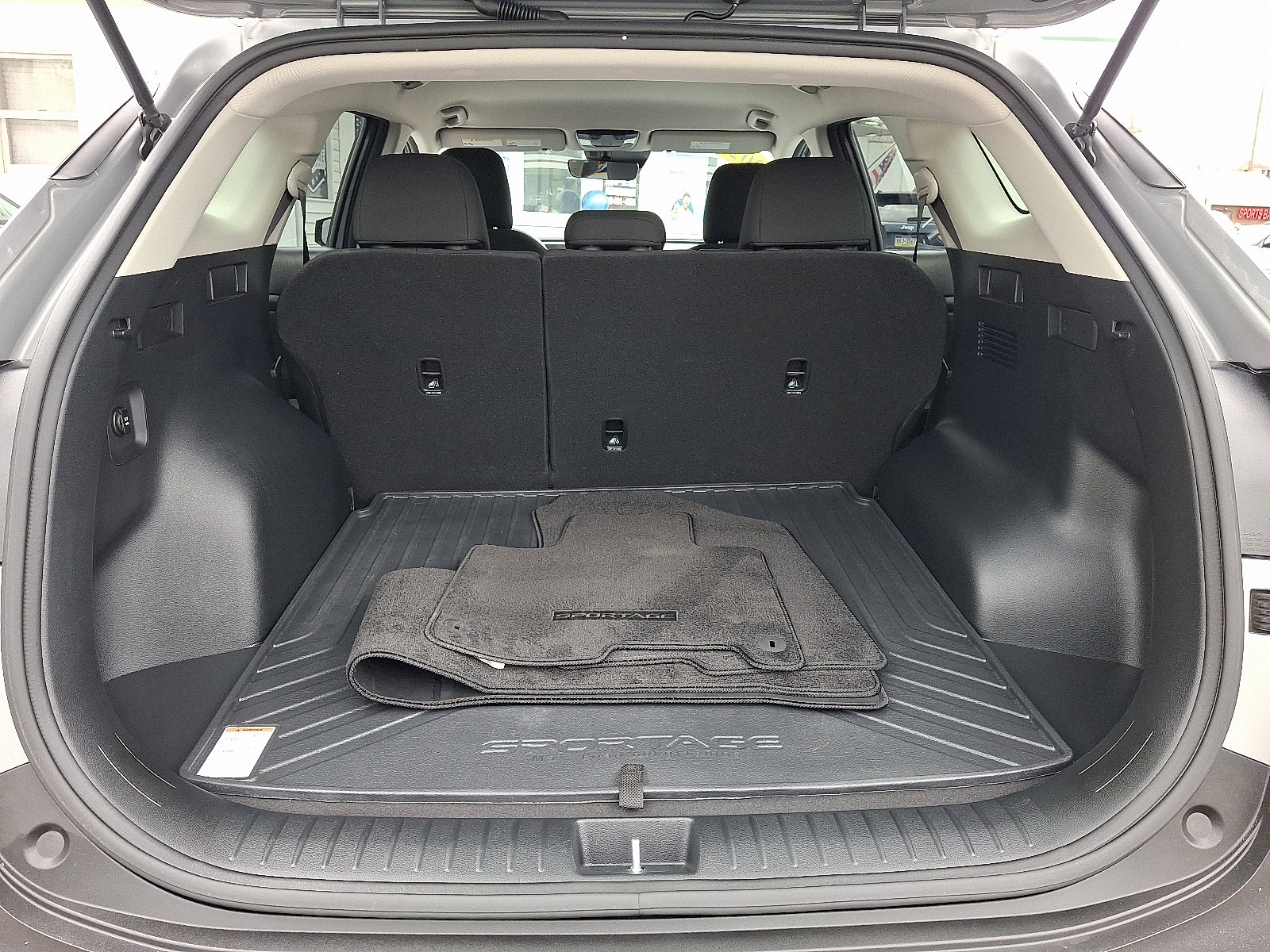 Used 2024 Kia Sportage LX AWD/4WD image 30