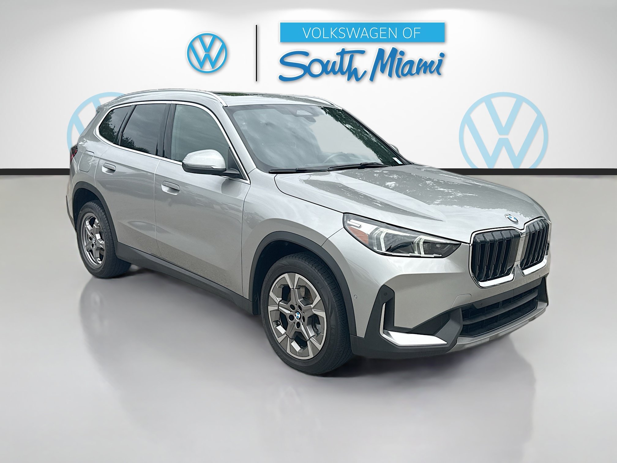 Used 2023 BMW X1 xDrive28i AWD/4WD image 1