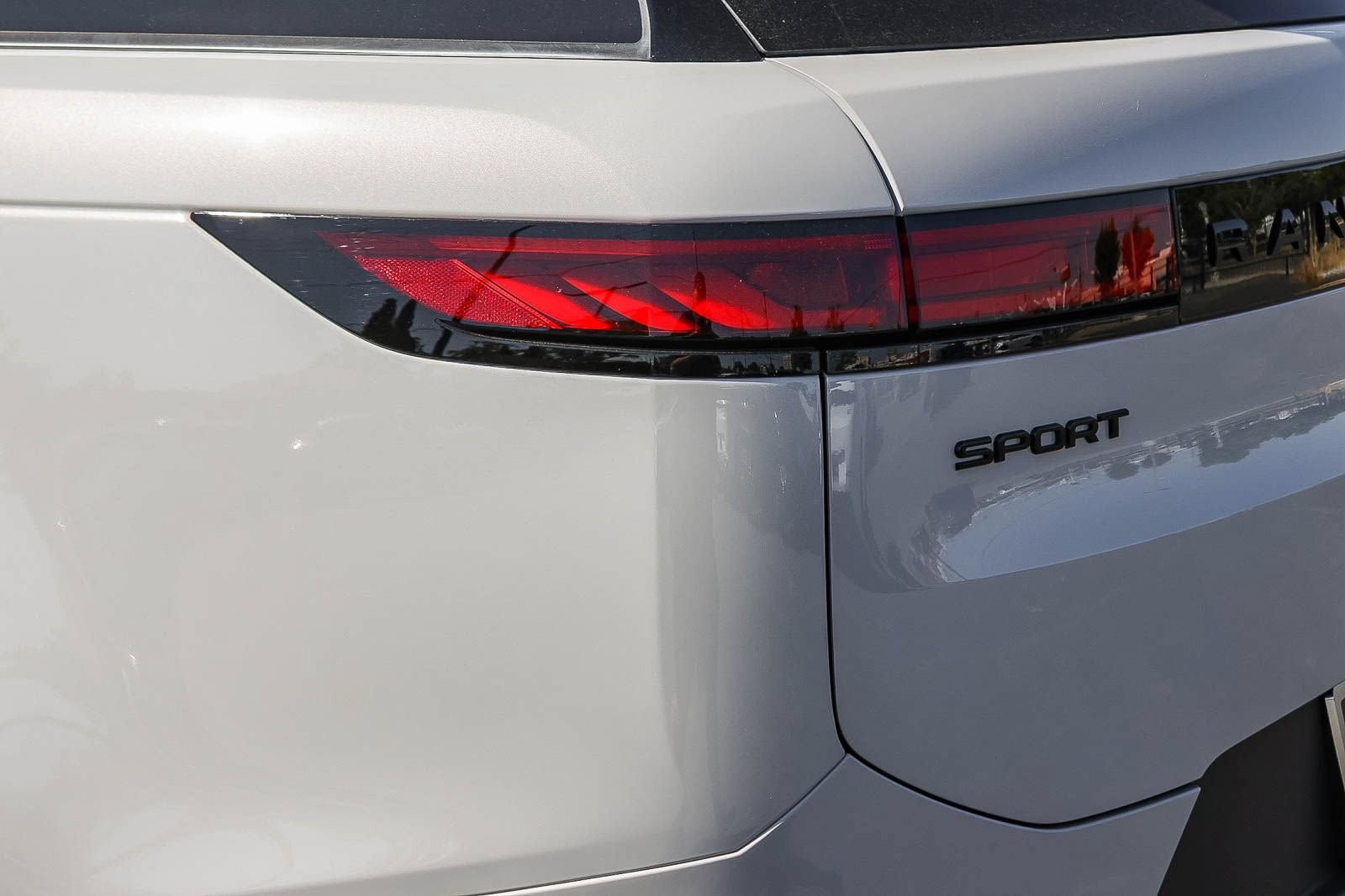New 2026 Land Rover Range Rover Sport SE AWD/4WD image 11