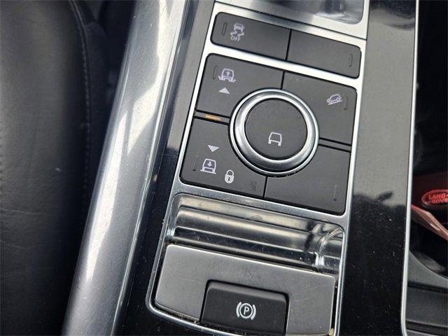 Used 2018 Land Rover Range Rover Sport HSE image 19