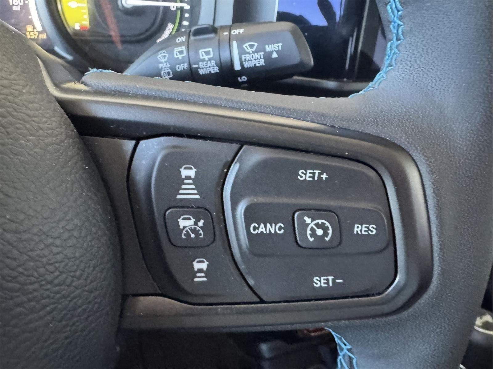 Used 2025 Jeep Wrangler Unlimited Rubicon 4xe w/ Convenience Group AWD/4WD image 16