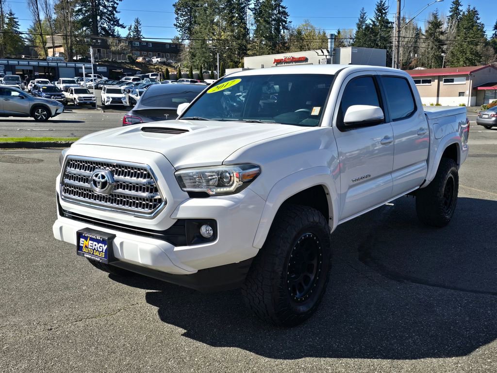 Used 2017 Toyota Tacoma TRD Sport w/ Tow Package (A/T) AWD/4WD image 4