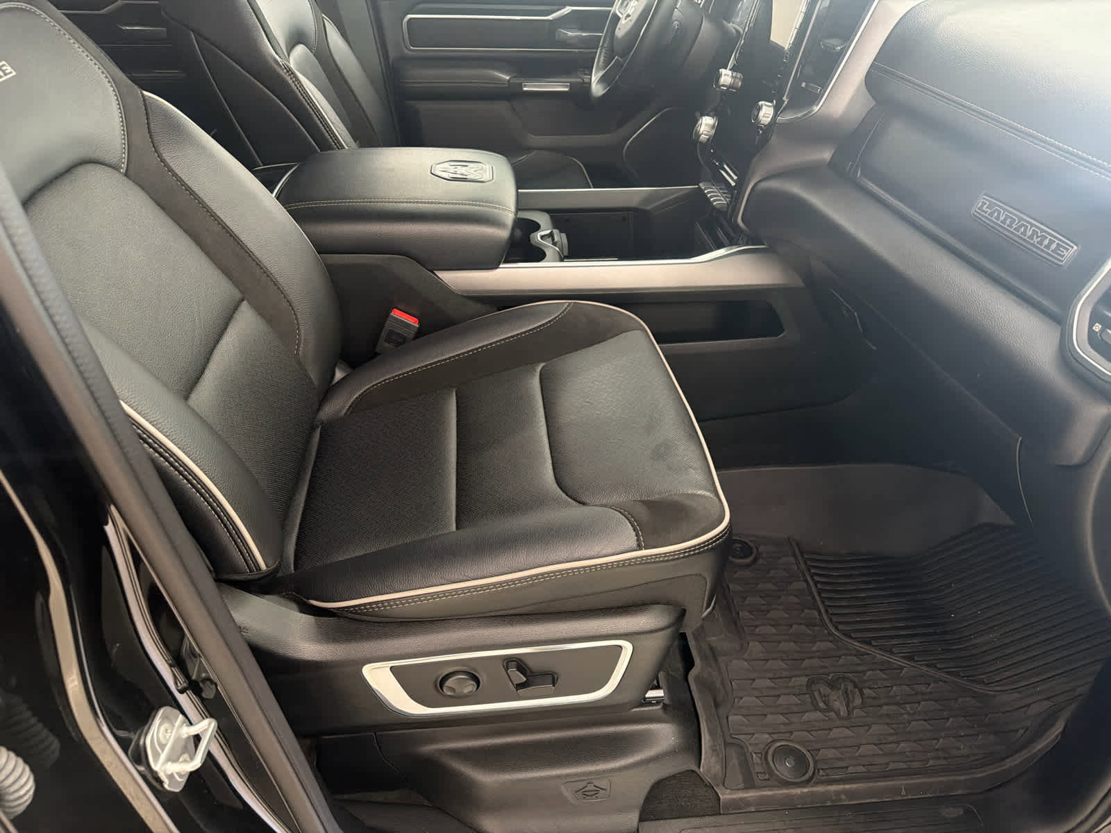 Used 2023 RAM 1500 Laramie AWD/4WD image 37