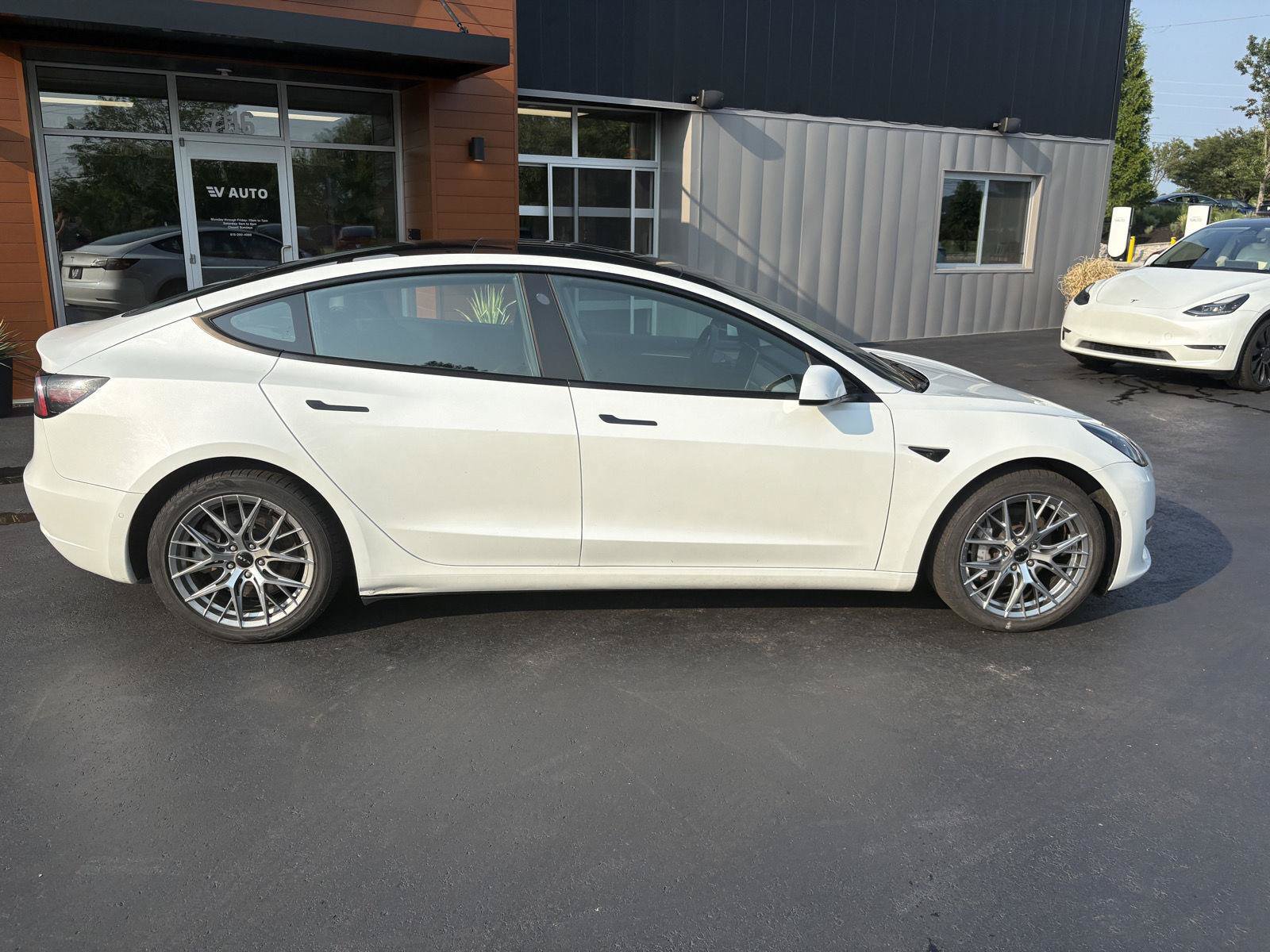 Used 2022 Tesla Model 3 Long Range AWD/4WD image 11