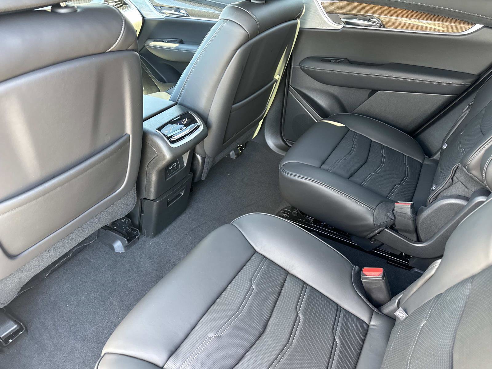 New 2025 Cadillac XT6 Premium Luxury w/ Platinum Package image 18