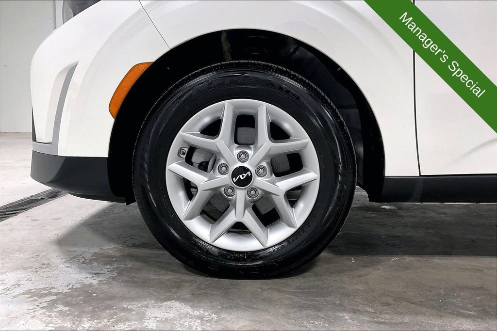 Used 2025 Kia Soul LX w/ LX Technology Package FWD image 10