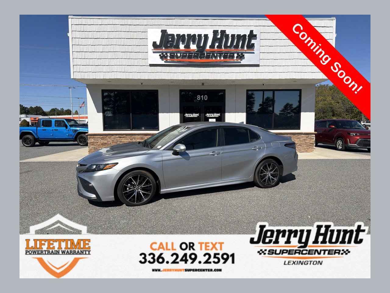Used 2022 Toyota Camry SE FWD image 1