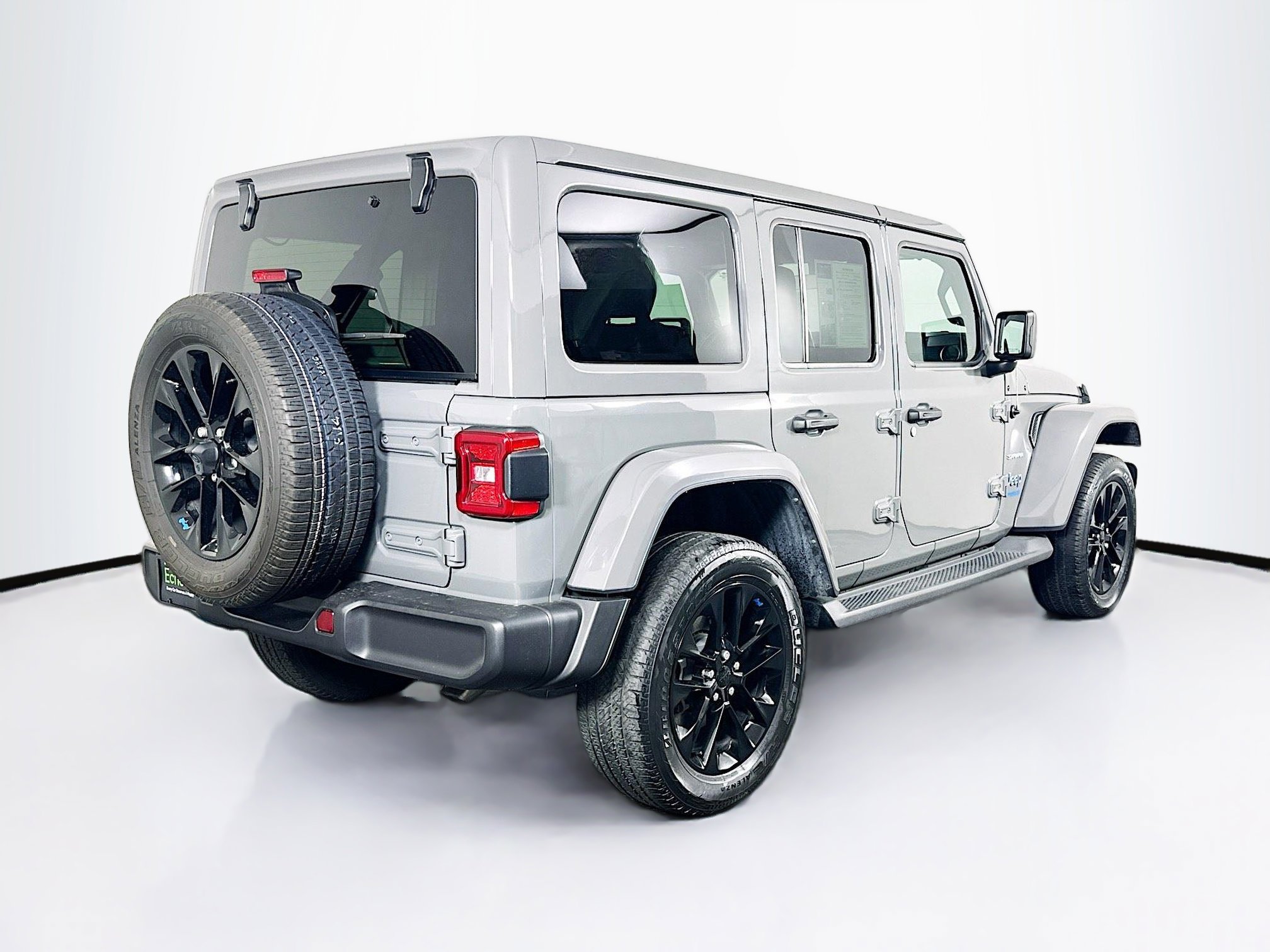 Used 2022 Jeep Wrangler Sahara w/ Cold Weather Group image 9