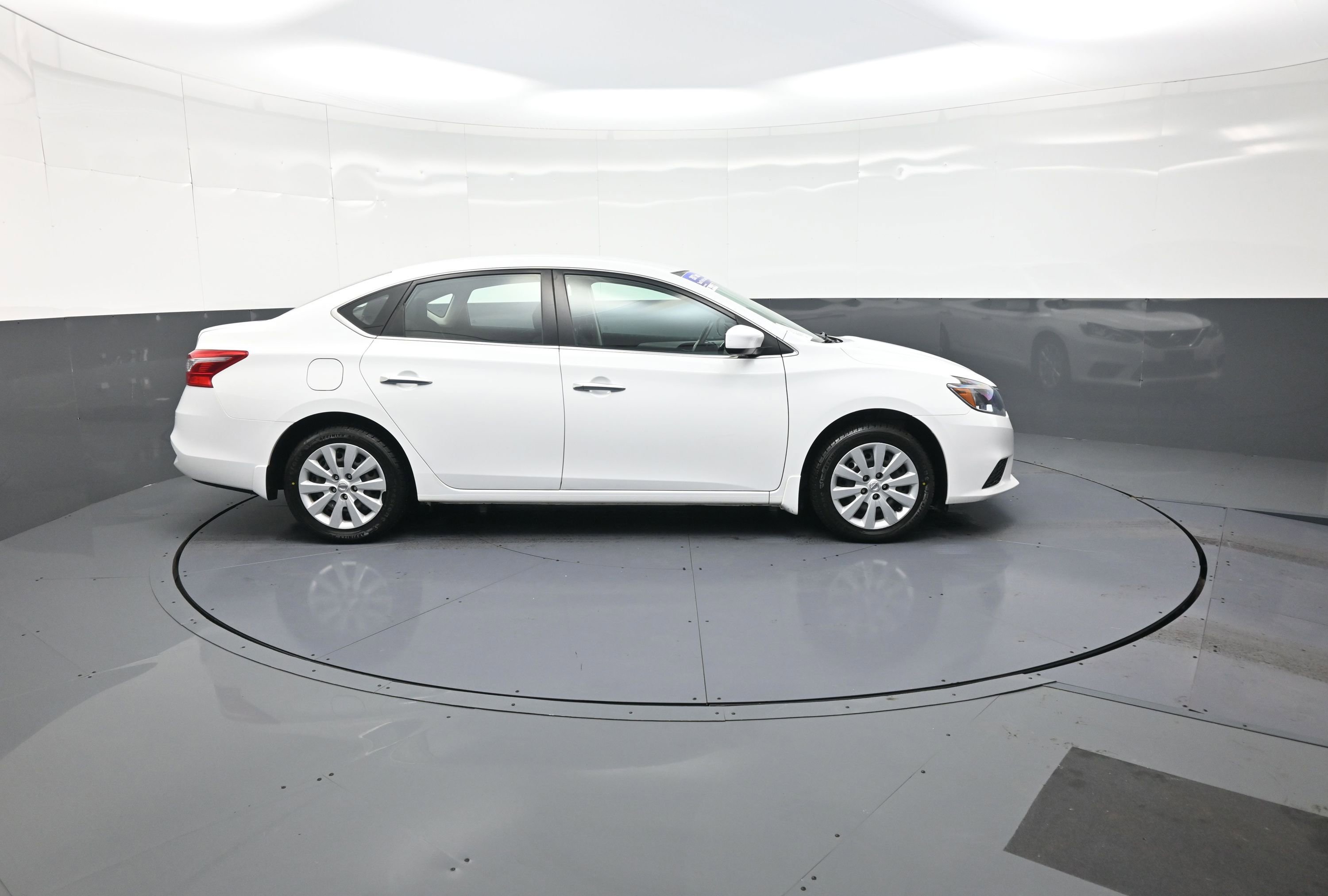 Used 2017 Nissan Sentra S image 2