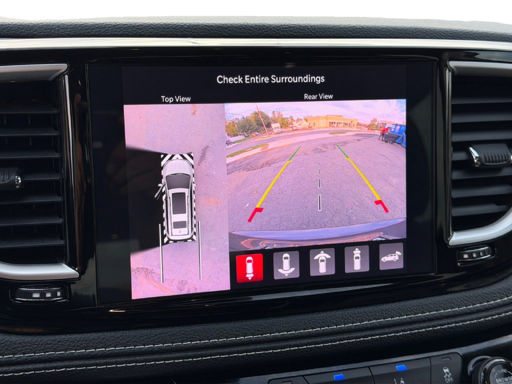 Used 2022 Chrysler Pacifica Touring-L w/ Uconnect Theater Family Group FWD image 22