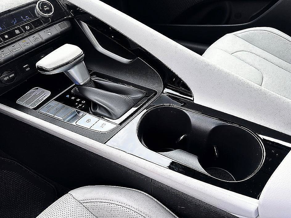 New 2026 Hyundai Elantra Limited FWD image 9