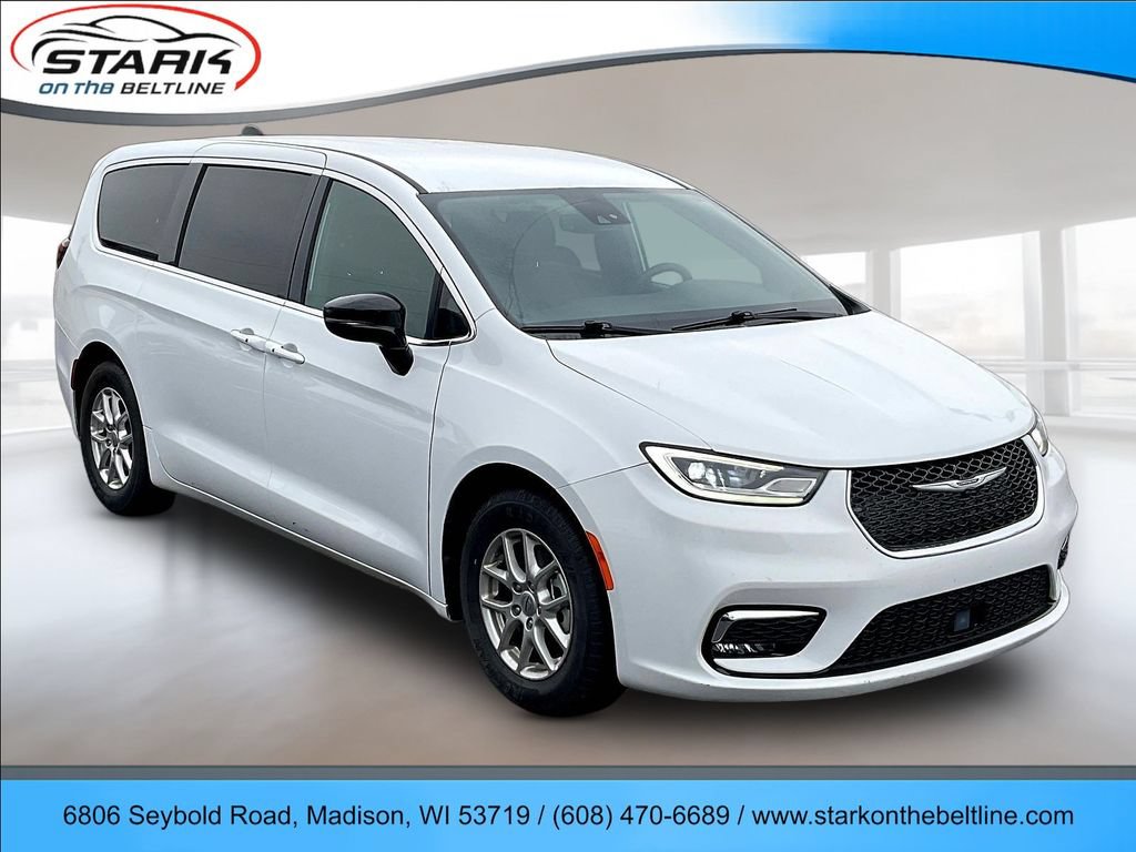Used 2025 Chrysler Pacifica Select FWD image 1