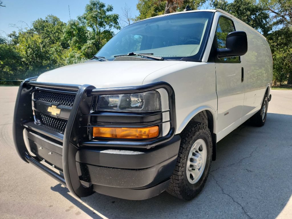Used 2018 Chevrolet Express 2500 w/ Driver Convenience Package RWD image 3
