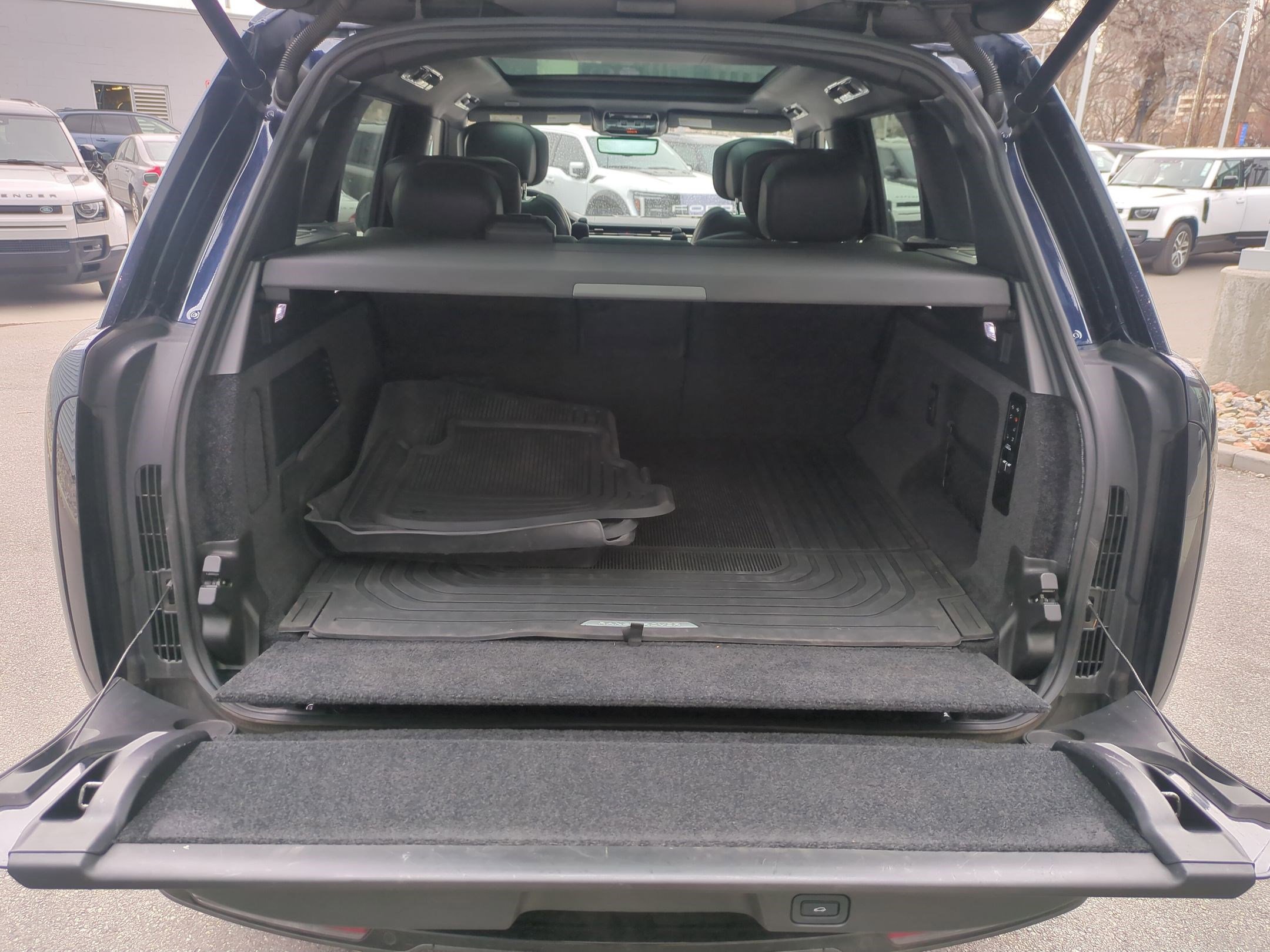 Used 2023 Land Rover Range Rover Autobiography image 29