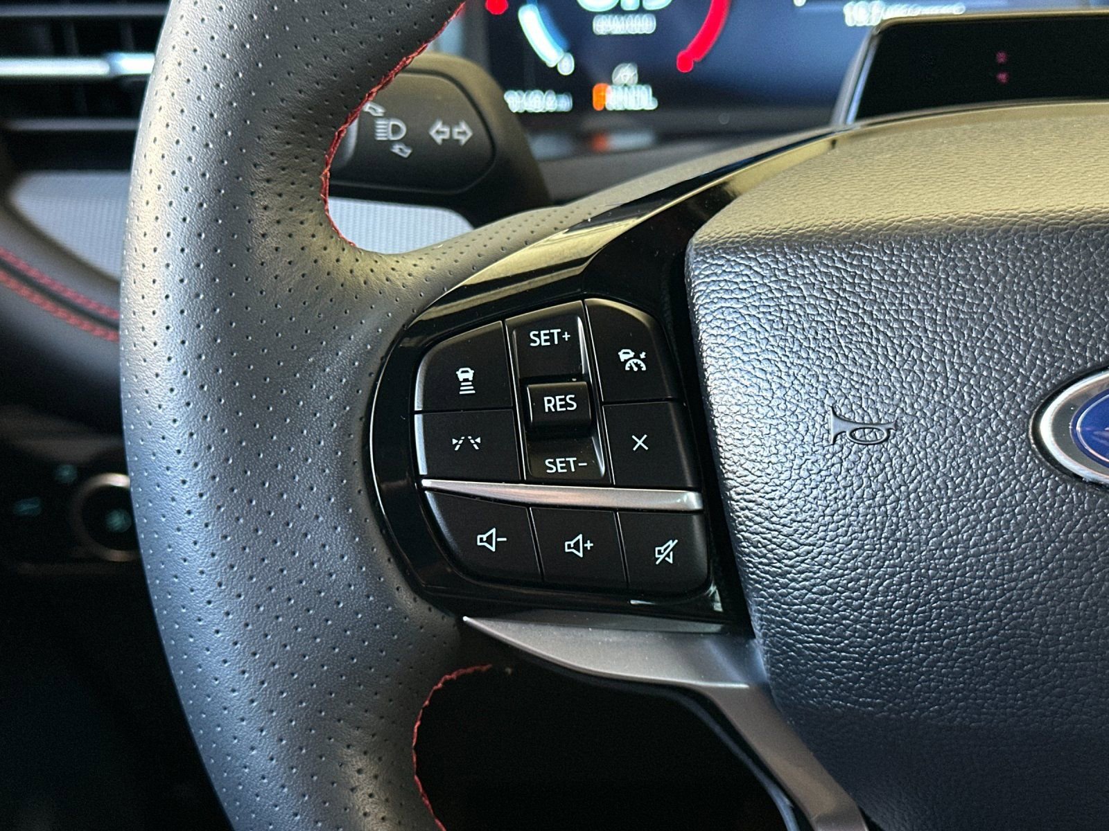 Used 2025 Ford Explorer ST-Line w/ Premium Package RWD image 29