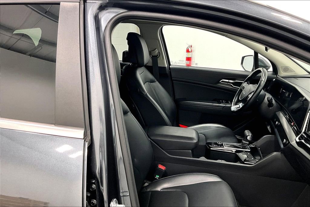 Used 2024 Kia Sportage EX image 7