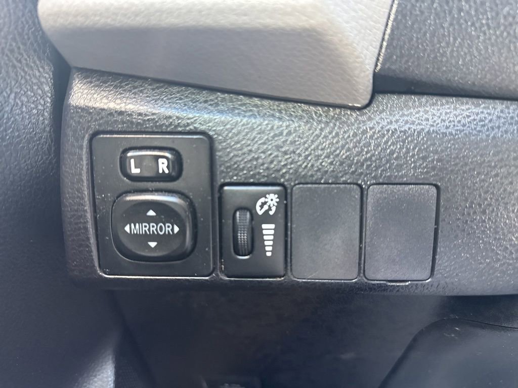 Used 2015 Toyota Corolla LE image 12