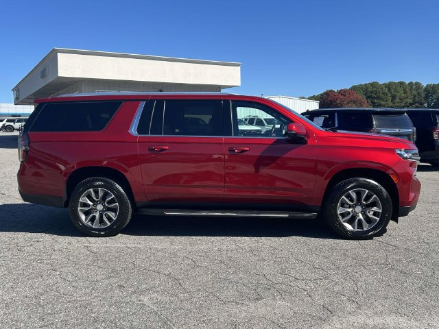 Used 2022 Chevrolet Suburban LT w/ LT Signature Plus Package RWD image 2