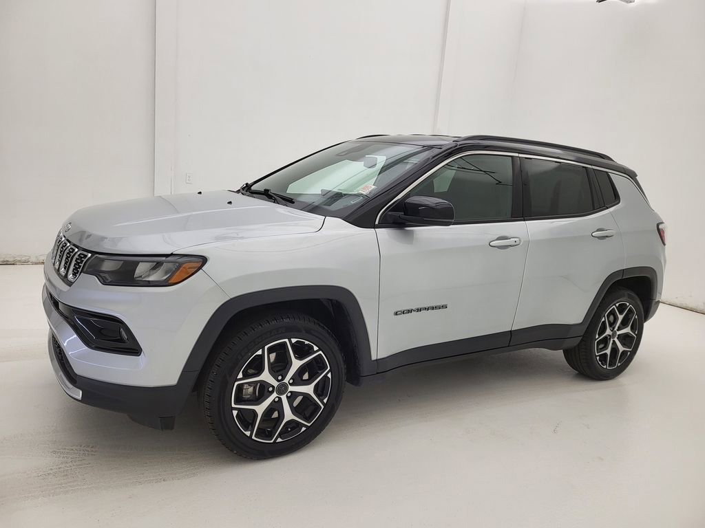 Used 2025 Jeep Compass Limited image 21