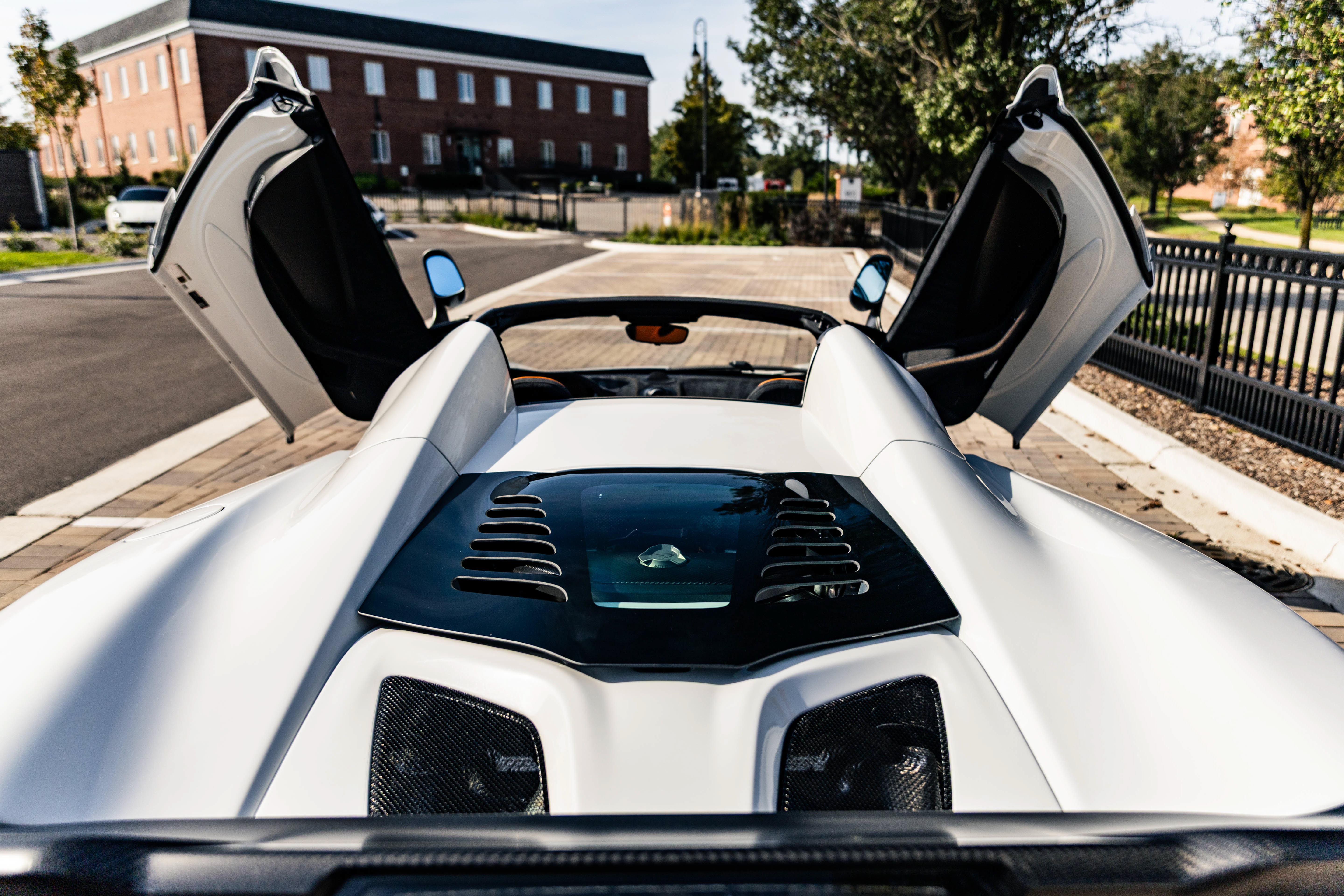 Used 2016 McLaren 675LT Spider RWD image 42