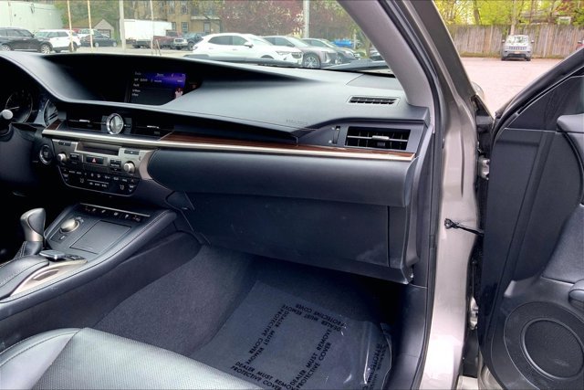 Used 2017 Lexus ES 350 w/ Luxury Package FWD image 16