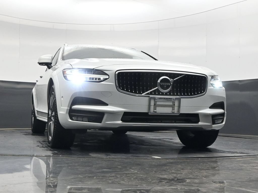 Used 2018 Volvo V90 T6 Cross Country w/ Convenience Package AWD/4WD image 29