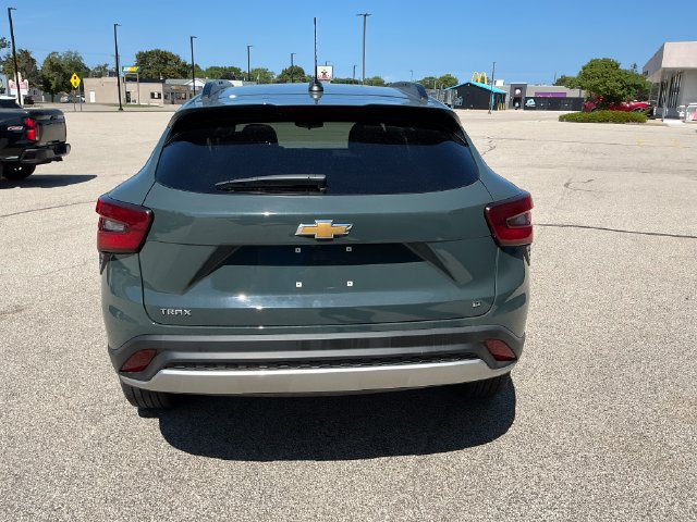 Used 2025 Chevrolet Trax LT w/ LT Convenience Package FWD image 19