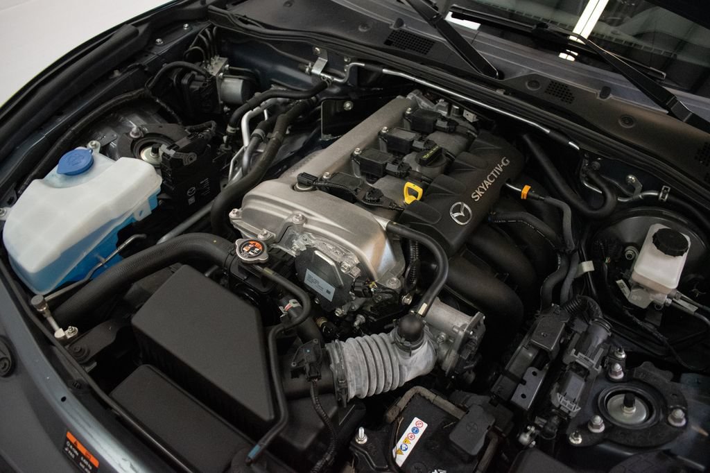 Used 2021 MAZDA MX-5 Miata Club RWD image 10