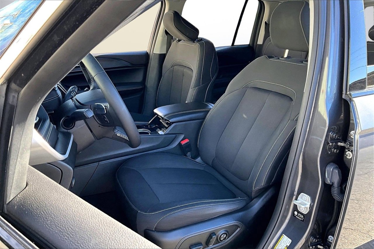 Used 2023 Jeep Grand Cherokee Laredo X image 21